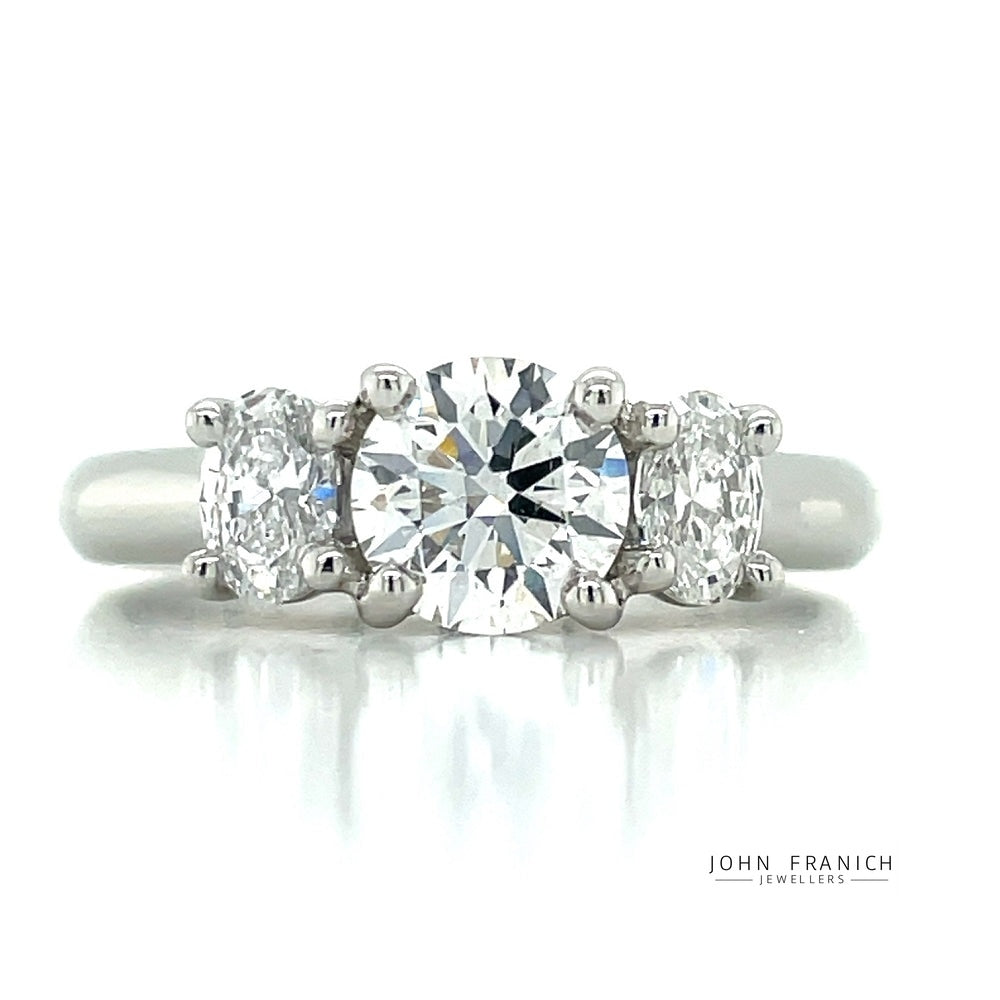 'Almas' Platinum 3st Diamonds Ring
