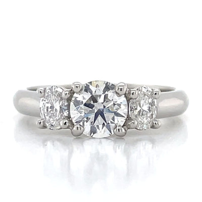 'Almas' Platinum 3st Diamonds Ring