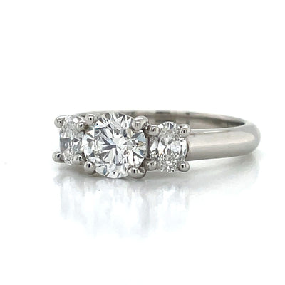 'Almas' Platinum 3st Diamonds Ring