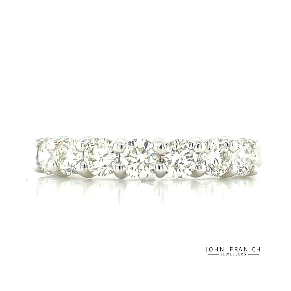 9k White Gold 7st Diamonds Ring