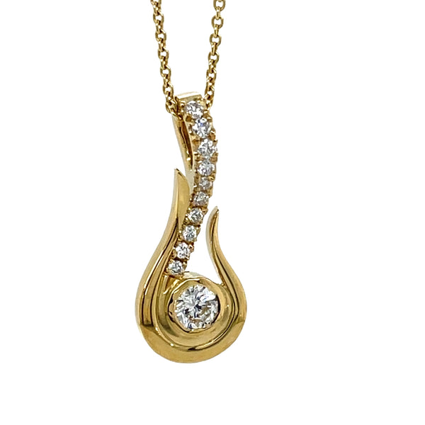 18k Yellow Gold 0.21ct D-G SI Diamond w 10=0.11ct D-G VS Diamond Pendant