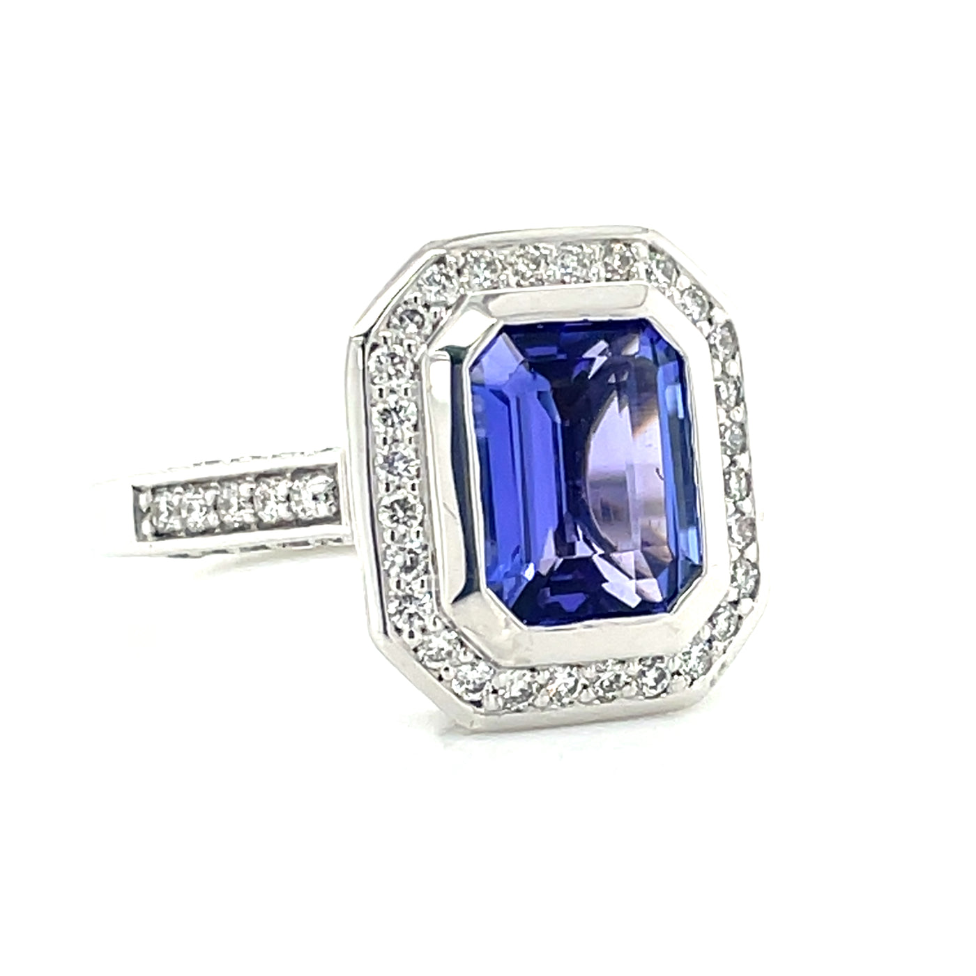 18K White Gold Tanzanite & Diamonds Ring
