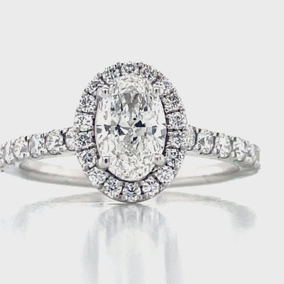18k White Gold Oval Diamond Cluster Ring Tw=1.21ct