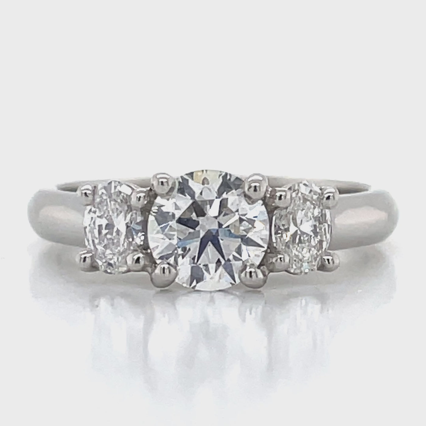 'Almas' Platinum 3st Diamonds Ring