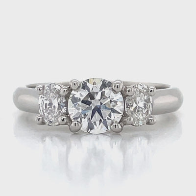 'Almas' Platinum 3st Diamonds Ring